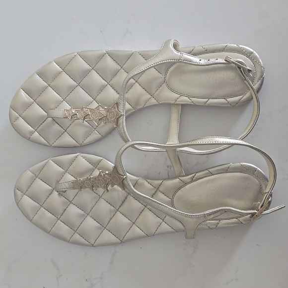 Chanel Star Motiff Metallic Gold Leather Interlocking CC Thong Sandals 36.5 C - Picture 14 of 14